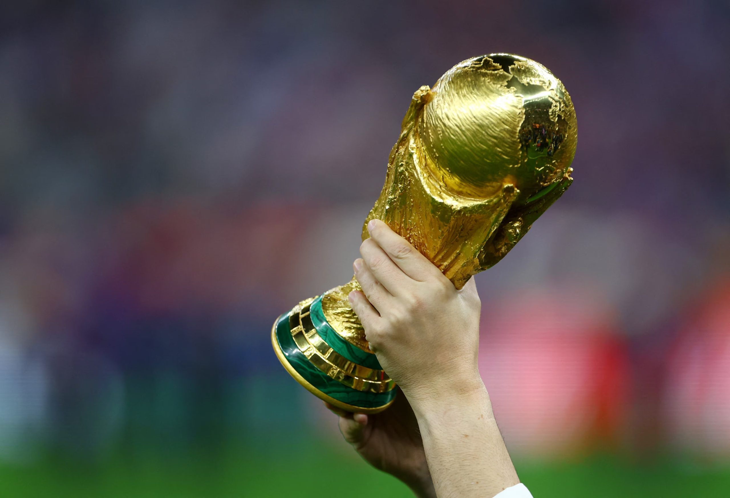 El trofeo de la Copa del Mundo debutó en el Mundial de 1974 y reemplazó al trofeo Jules Rimet, que Brasil recibió en propiedad definitiva en 1970 (REUTERS/Hannah Mckay)