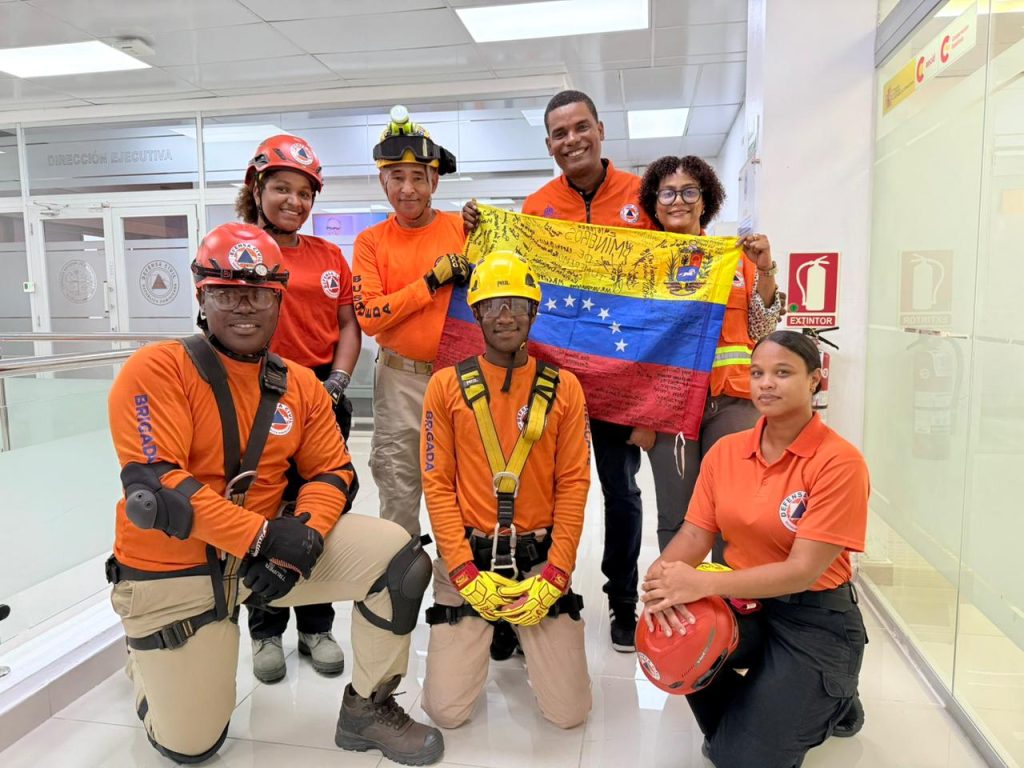 Rescatista dedica reconocimiento al equipo dominicano que particip&oacute; en la misi&oacute;n