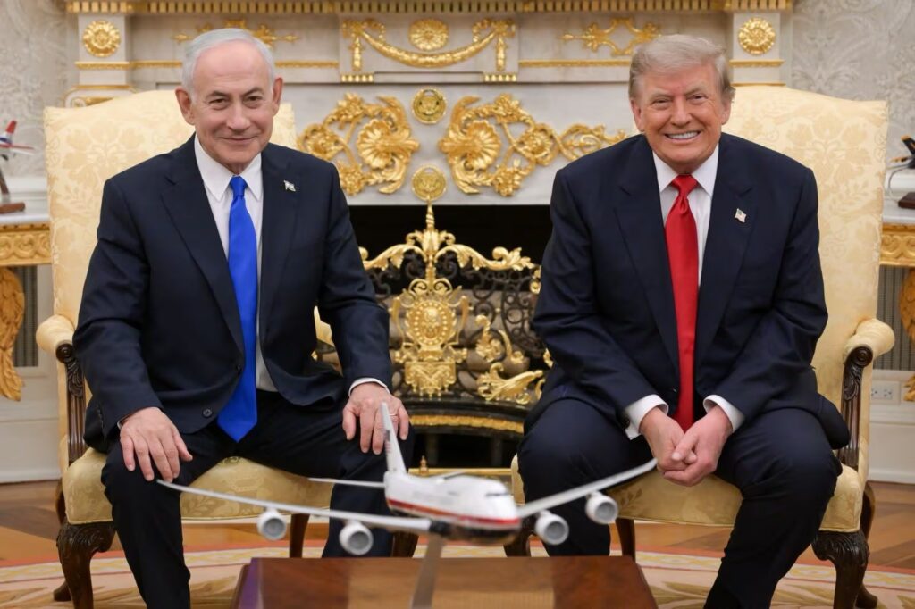 Trump y Netanyahu evalúan bloqueo terrestre contra Irán, según reporte
