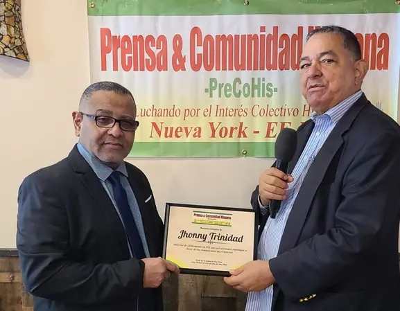 Prensa & Comunidad Hispana en NY reconoce al periodista Jhonny Trinidad