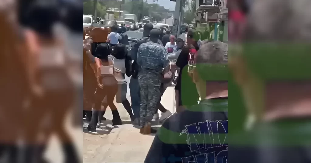 Sepelio en Santiago termina con incidente y versiones cruzadas