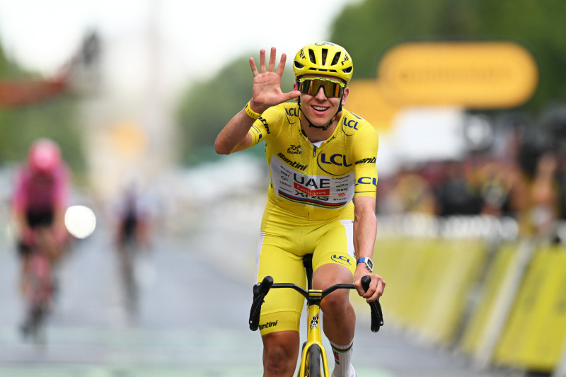Tadej Pogacar conquista su quinto Tour de Francia e iguala un récord histórico
