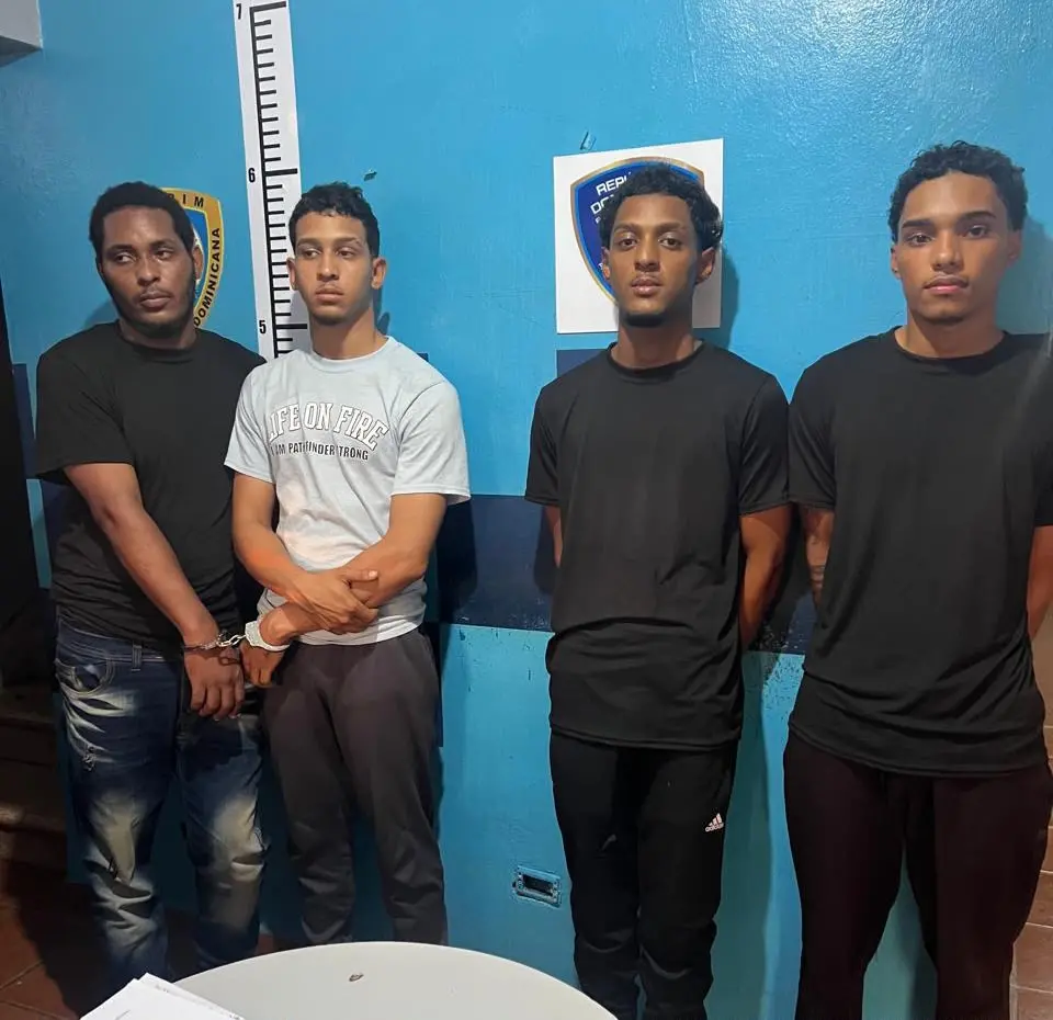 La PN arresta a cuatro vinculan a asalto de joyería en Santiago