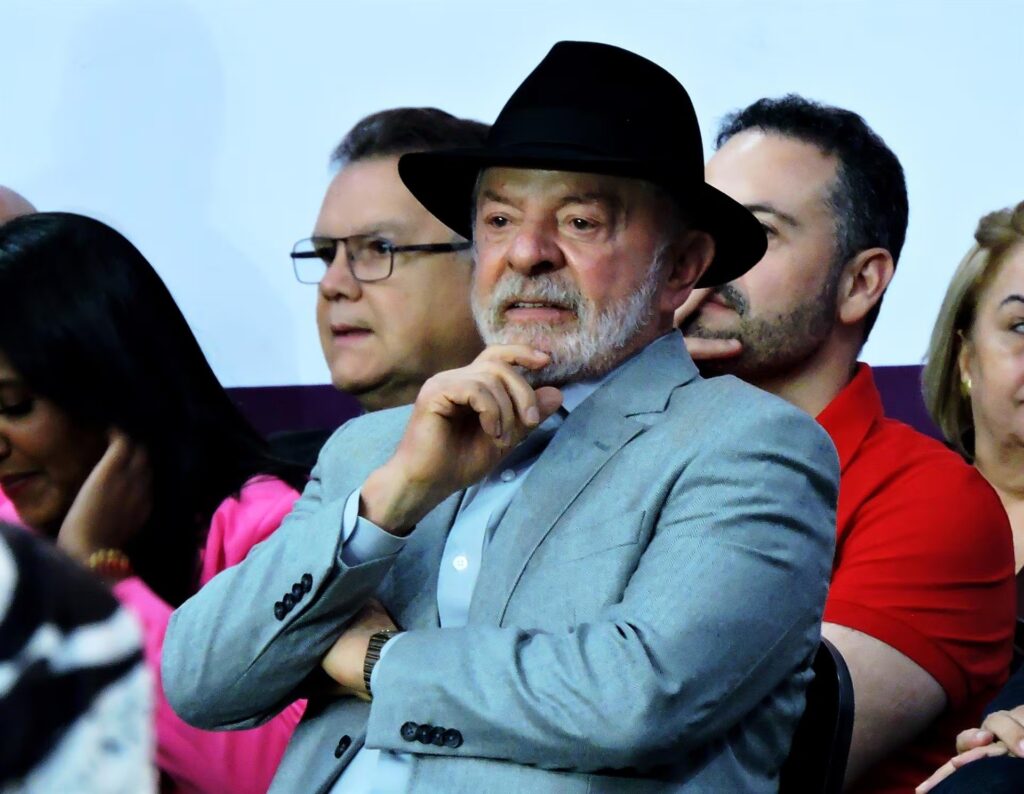 PT oficializa candidatura de Lula para cuarto mandato en Brasil