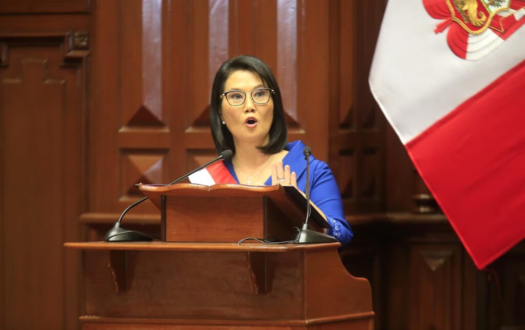 Keiko Fujimori anuncia despliegue militar inminente en calles y transporte de Perú