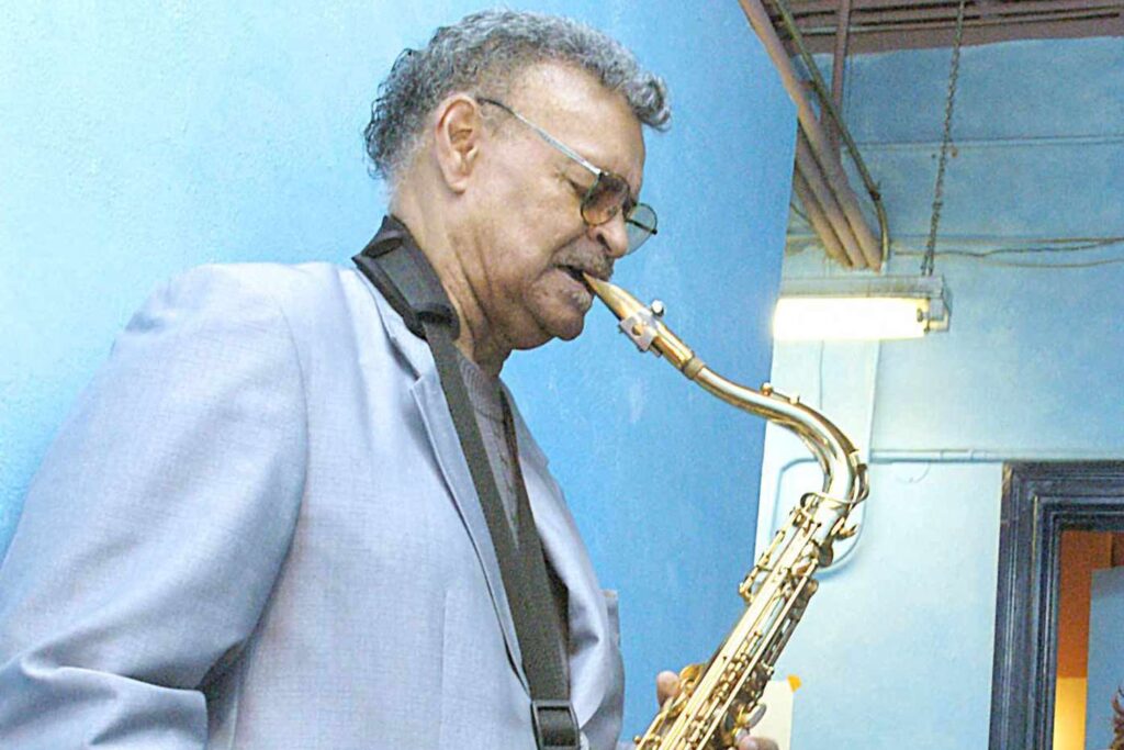 Muere a los 94 años Plas Johnson, saxofonista del icónico tema de «La Pantera Rosa»