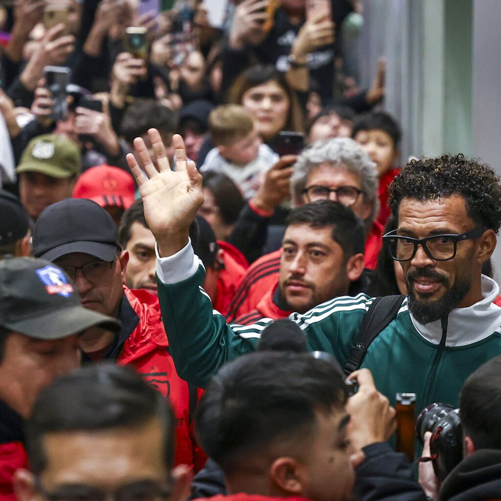 LA ESTRELLA DEL FÚTBOL CHILENO – Vozinha: «Quiero agradecer el cariño y la paciencia de los hinchas de Colo Colo”