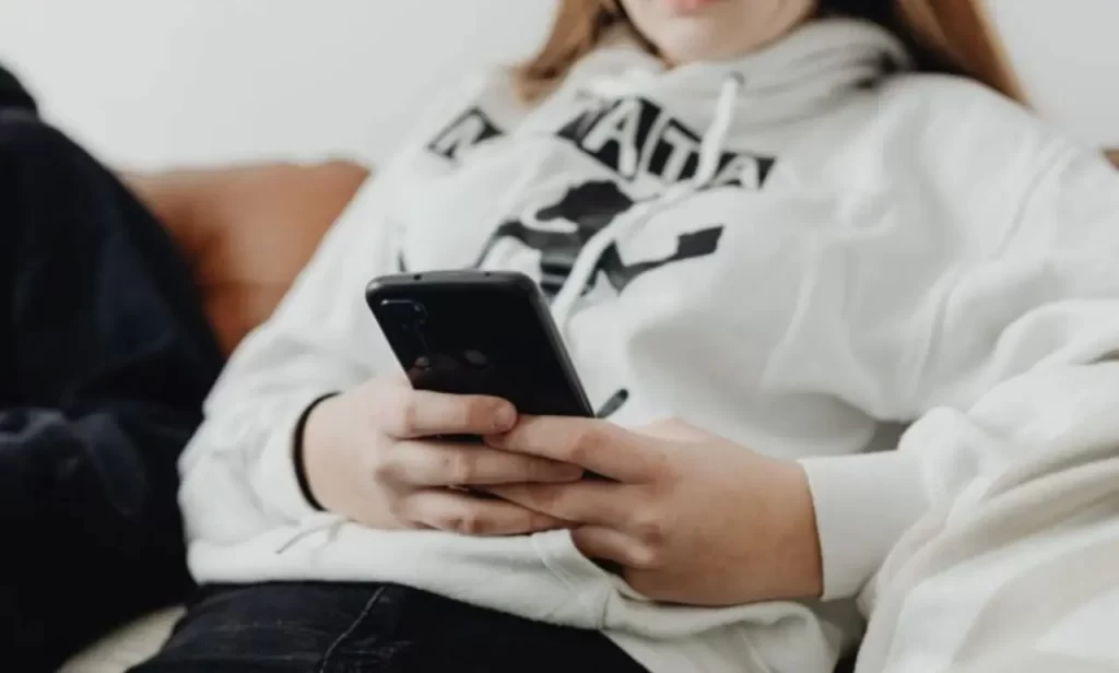El primer país europeo que prohíbe las redes sociales a menores de 15 años