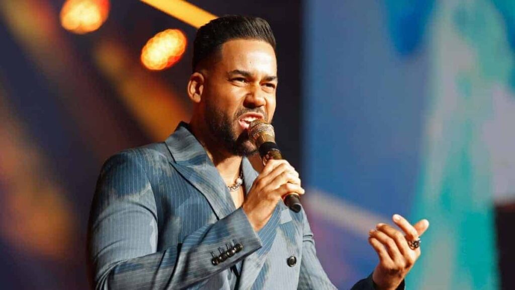 Romeo Santos celebra sus 45 años con humor y reafirma su legado en la bachata