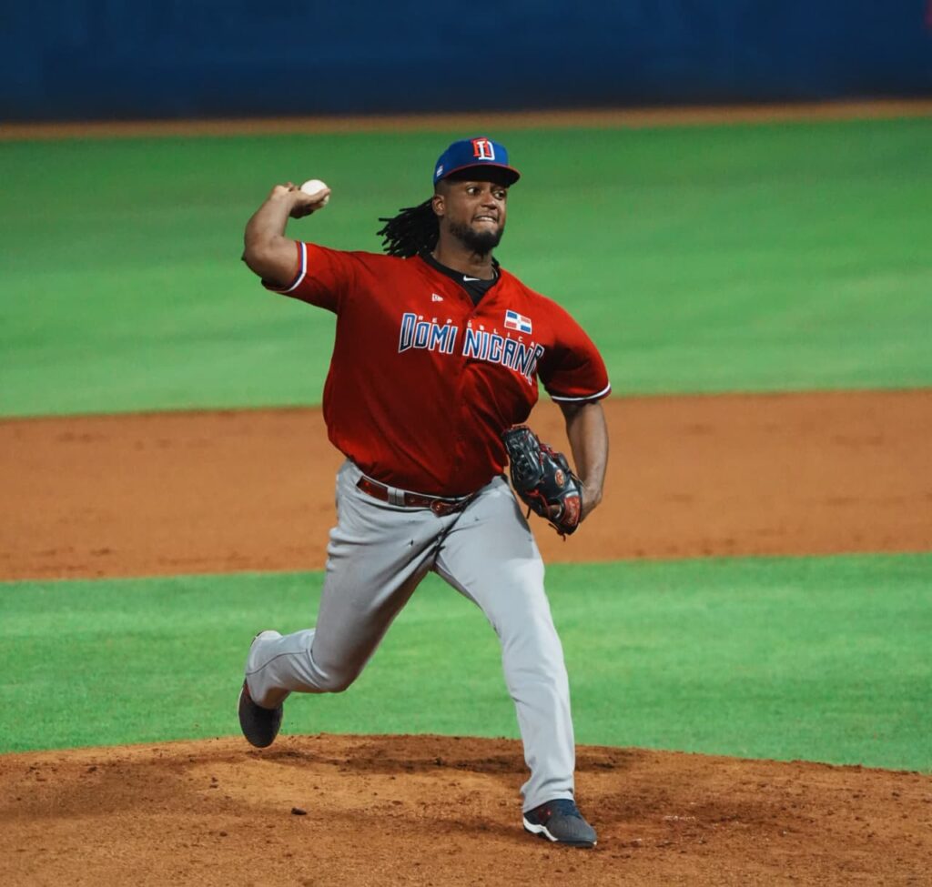 RD blanquea a Nicaragua en béisbol JCC y se mantiene con vida