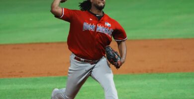 RD blanquea a Nicaragua en béisbol JCC y se mantiene con vida