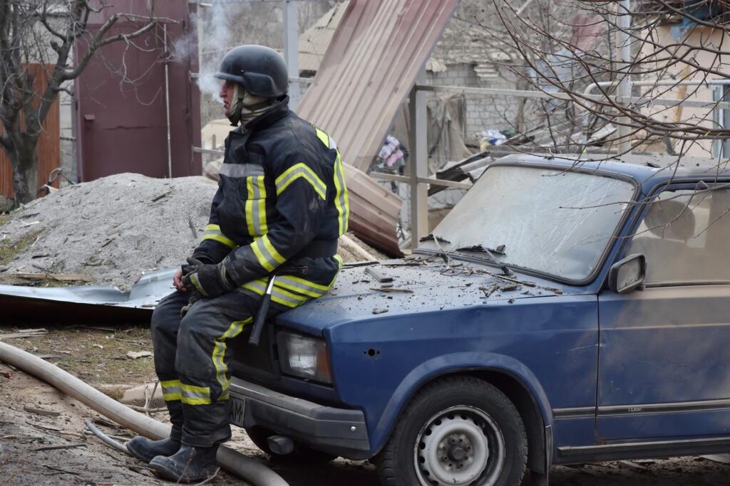 Nuevos bombardeos rusos dejan víctimas mortales en varias regiones de Ucrania