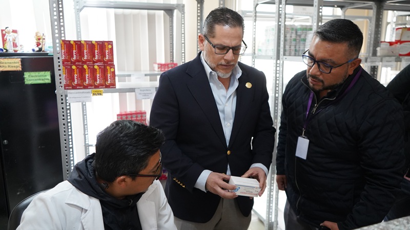 Ministro de Salud Pública recorre centros de salud del sur de Quito para verificar la calidad de atención y el abastecimiento de medicamentos