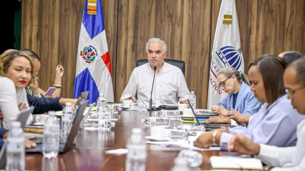 Minerd avanza con los preparativos del año escolar 2026-2027
