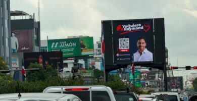 ¿TÚ TAMBIÉN LA VISTE? Las vallas de Raymond Rodríguez generan conversación en Santo Domingo