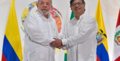 Lula se despide de Petro en llamada previa al cambio de mando en Colombia