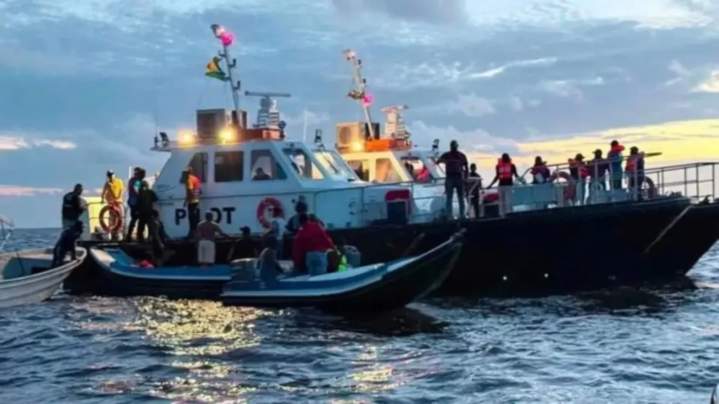 Al menos 27 muertos y 83 desaparecidos tras naufragio de ferry en Guyana