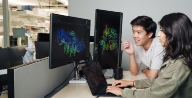 Stanford crea virus con IA para combatir bacterias: promesas y riesgos