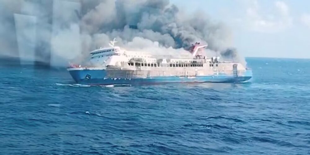 Incendio en un ferry en Indonesia deja 5 muertos y 41 desaparecidos