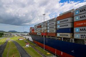 Canal de Panamá aumenta calado en esclusas neopanamax a 48 pies