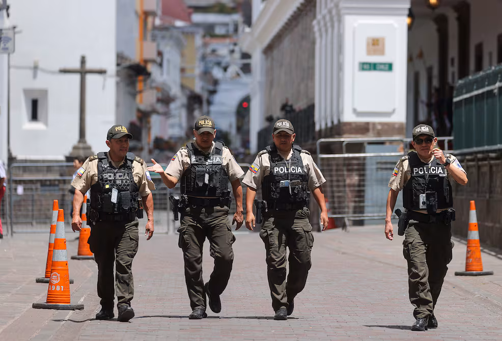 Ecuador despliega a 57.068 policías para garantizar la seguridad en el feriado del 10 de agosto