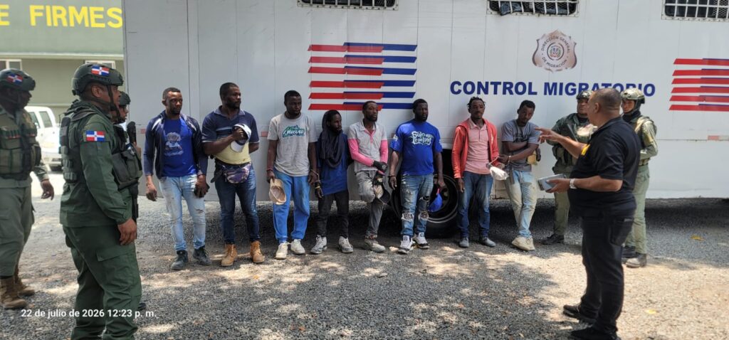 Autoridades recuperan terrenos ocupados ilegalmente en Los Saltos de Jima y detienen a ocho haitianos indocumentados