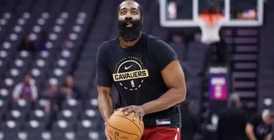 Juez desestima cargo de delito por armas contra James Harden