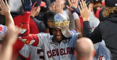 Martínez remolca seis, incluido cuatro con un Grand Slam
