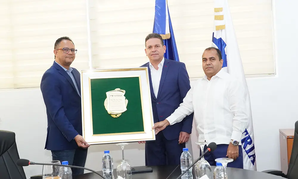 Asotedom reconoce aportes de Rafael Cruzal sector textil