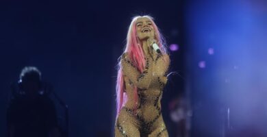 Karol G y otros colombianos brillan en lista de los más bellos