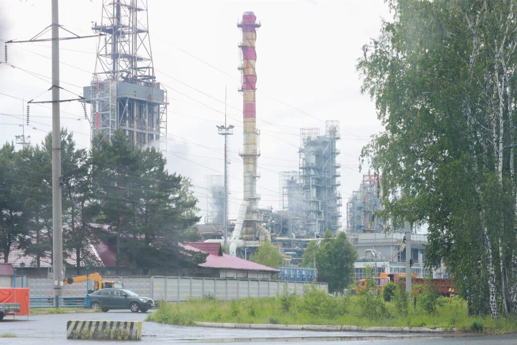 Ataque ucraniano en refinería rusa deja cinco heridos