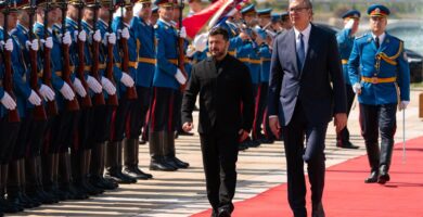 Vucic a Zelenski: Serbia respalda integridad de Ucrania por principios