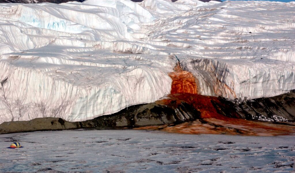 Las Cataratas de Sangre en la Antártida revelan un secreto de más de un millón de años