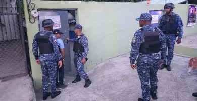 PN y COBA clausuran temporalmente negocio de bebidas alcohólicas en Bonao