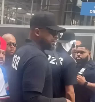 Se produce momento tenso con Alofoke en Manhattan durante parada