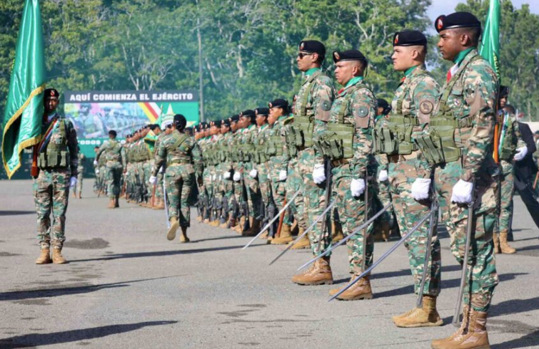 Ejército gradúa a 587 nuevos soldados tras completar su formación militar