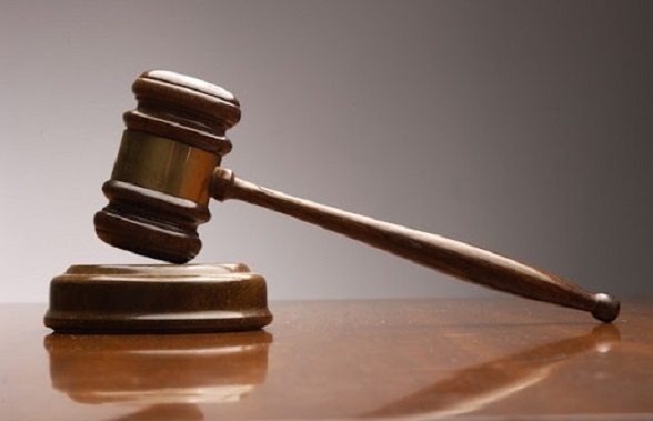 Tribunal impone presentación periódica a hombre procesado tras incendio en tienda de SDE