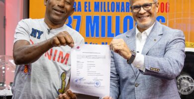 Leidsa entrega certificado a mecánico ganador de 37 millones con el Loto