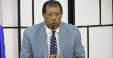 Andrés Terrero cuestiona nueva fianza para visas de inmigrantes de EE.UU.: “Es una política restrictiva y discriminatoria”