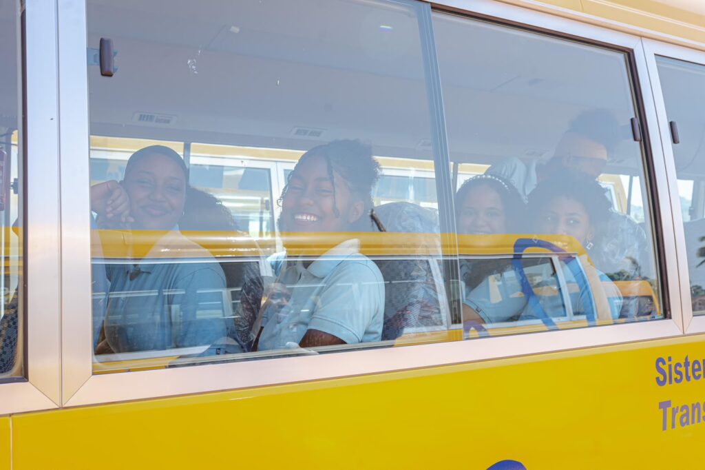 Gobierno amplía transporte escolar de cara al nuevo año lectivo