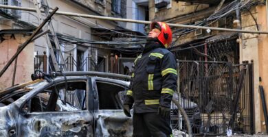 Ataque ruso en Járkov deja cinco muertos y nuevas víctimas en Sumi