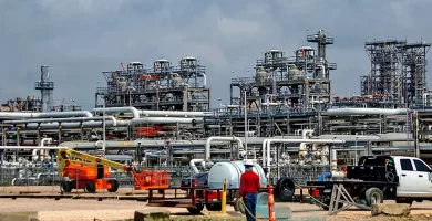 El petróleo sube un 2.75 % hasta 77.29 dólares