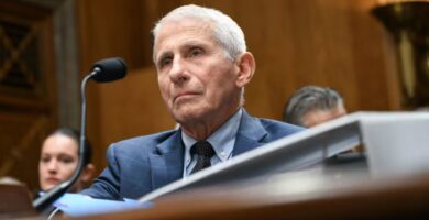 Comité del Senado de EE. UU. declara en desacato a Anthony Fauci por negarse a responder preguntas