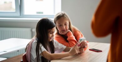 Sobreestimulación digital: cómo afecta la atención de la Generación Z