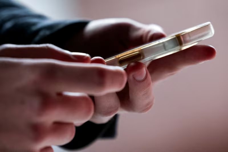 ¿Usas tu celular así? 10 hábitos que te exponen a ciberataques