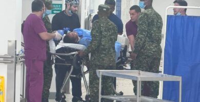 En imágenes quedó registrado el rescate de siete personas que estaban atrapadas en el Hospital Universitario del Valle tras el terremoto de 7,4 en Colombia