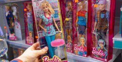 Barbie y Ken se ofrecen en proporciones más realistas, según un estudio