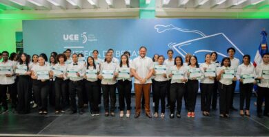 La UCE entrega 50 nuevas becas; suma 270 este año con una inversión social de RD$66 millones