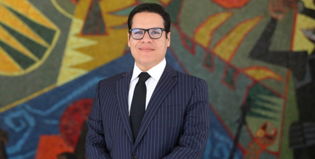 Una traducción retrasa la llegada de la medicina de la India al Ecuador, afirmó José Julio Neira