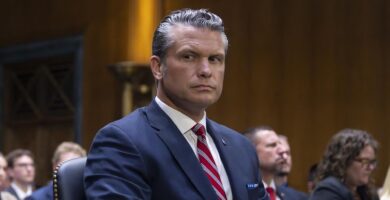 EEUU no descarta intervención militar en Cuba, advierte Hegseth desde Panamá